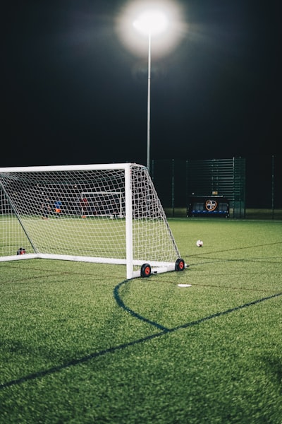 مشاهدة مباراة توتنهام وليفربولدليل شامل لمحبي كرة القدم